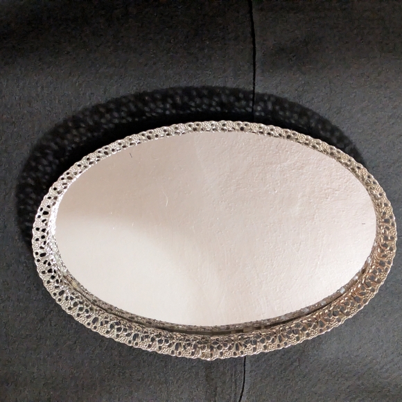 Elegant Silver Oval Mirror Tray - Picture 2 of 6